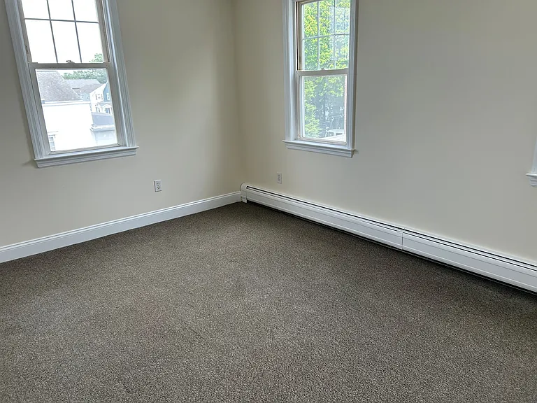 48 Woodside Ave E #3 — Photo 6