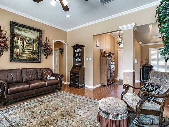 5th image of 3904 Regal Oaks Dr