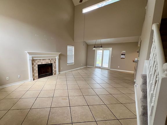 5th image of 218 Woodland Park Cir