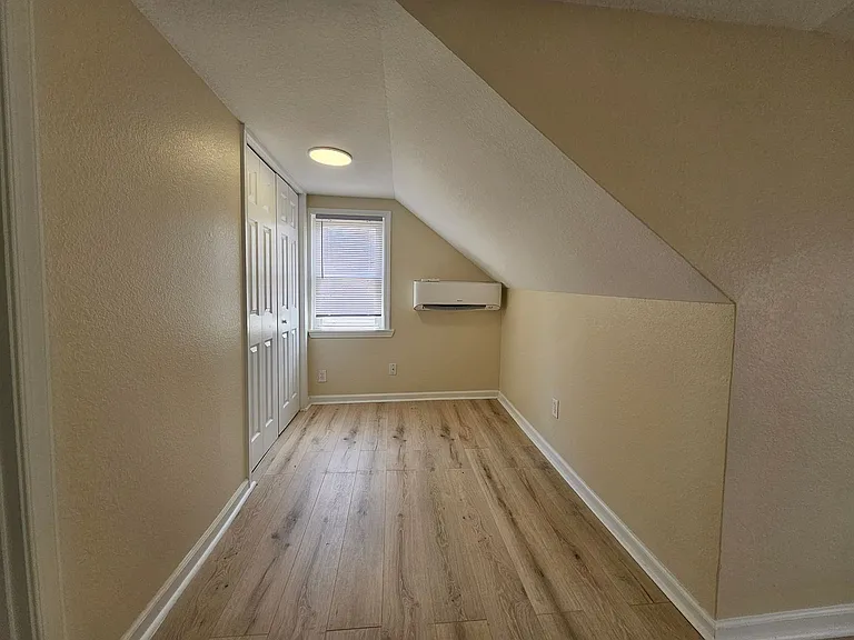 212 Middle St — Photo 15