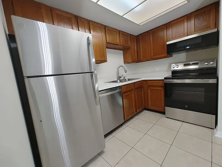 4405 SW 74th Ter #A — Photo 5