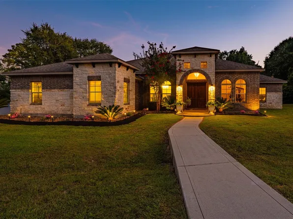 8992 Wind Jammer Ln, Montgomery, TX 77316