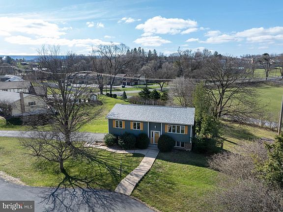 3rd image of 1202 Pine Cir
