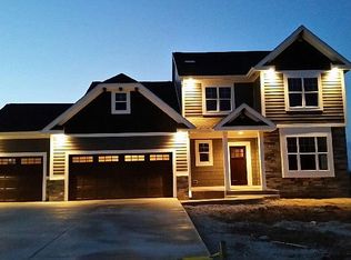 2882 Woodland Dr, Jackson, WI 53037