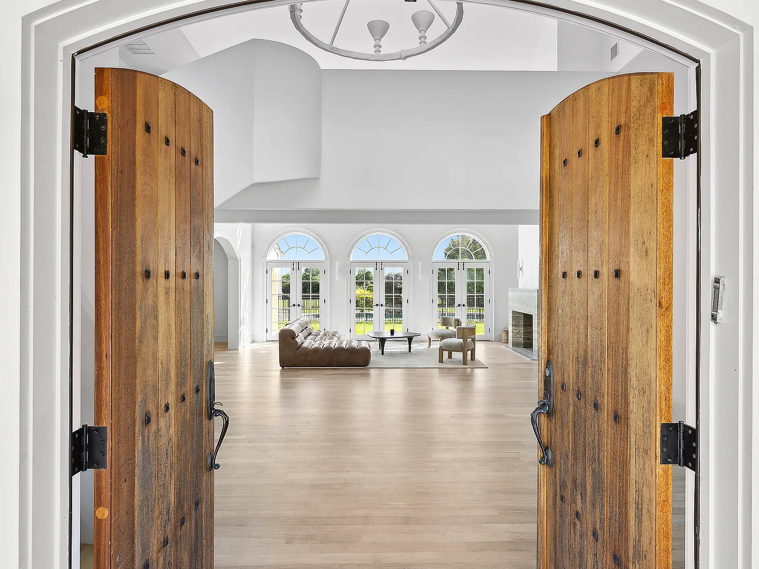 Recently Renovated Water Mill Estate adjacent to Preserve — Photo 4