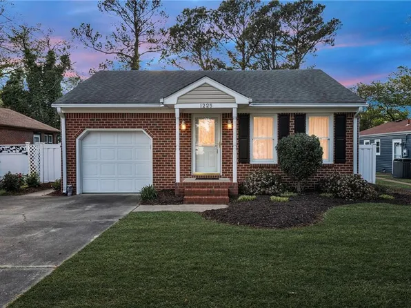 1225 Hawthorne Dr, Chesapeake, VA 23325