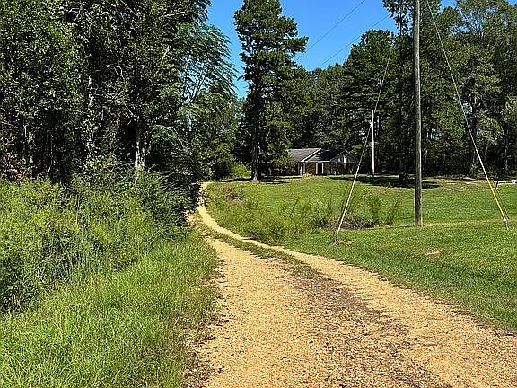 5th image of 23 Woodie Ln