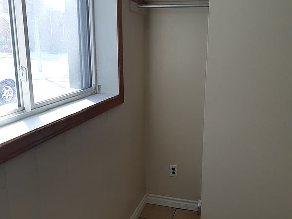 2nd image of 127 Talbot St N #6