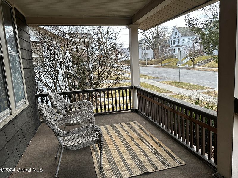 5th image of 157 Woodlawn Avenue