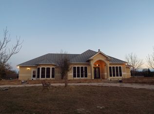 414 Shannon Ridge Dr, Floresville, TX 78114
