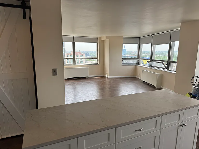 5701 N Sheridan Rd — Photo 8