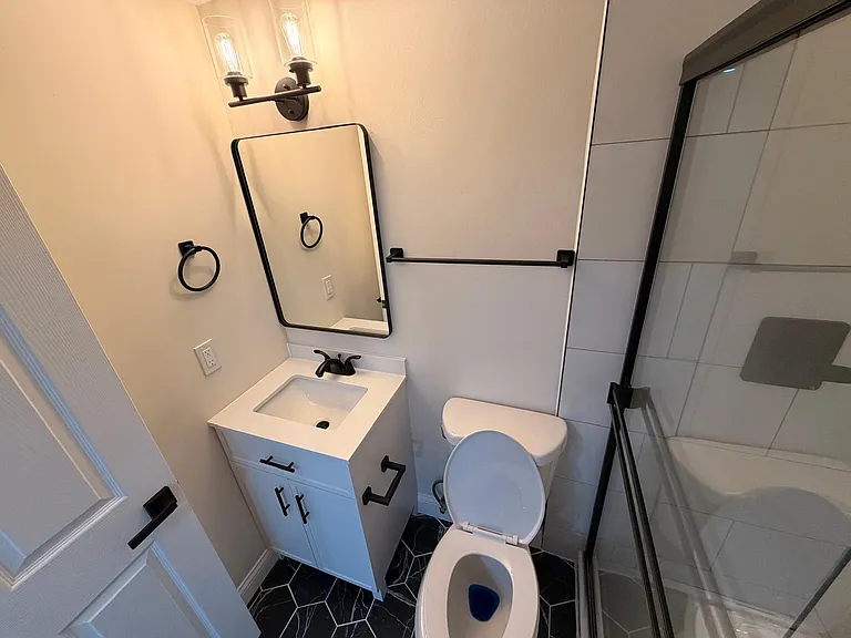 538 Clinton Springs Ave #3 — Photo 5