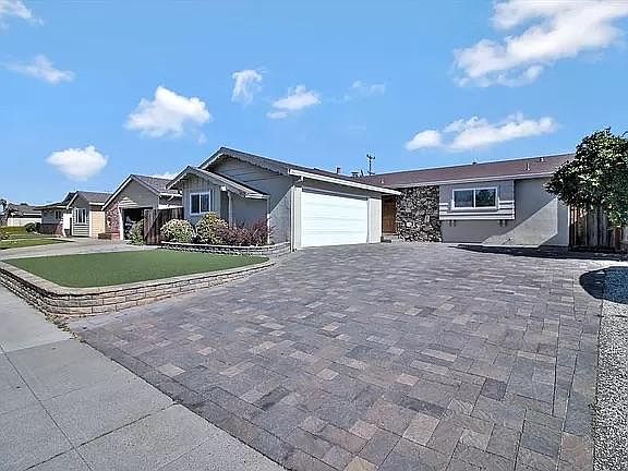1st image of 1420 Antonio Ln
