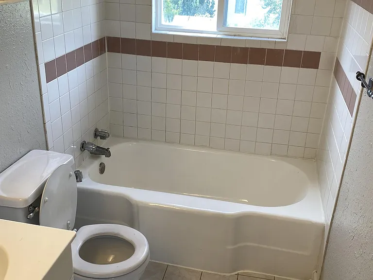 3810 E. 17th Ave. Apartments — Photo 7