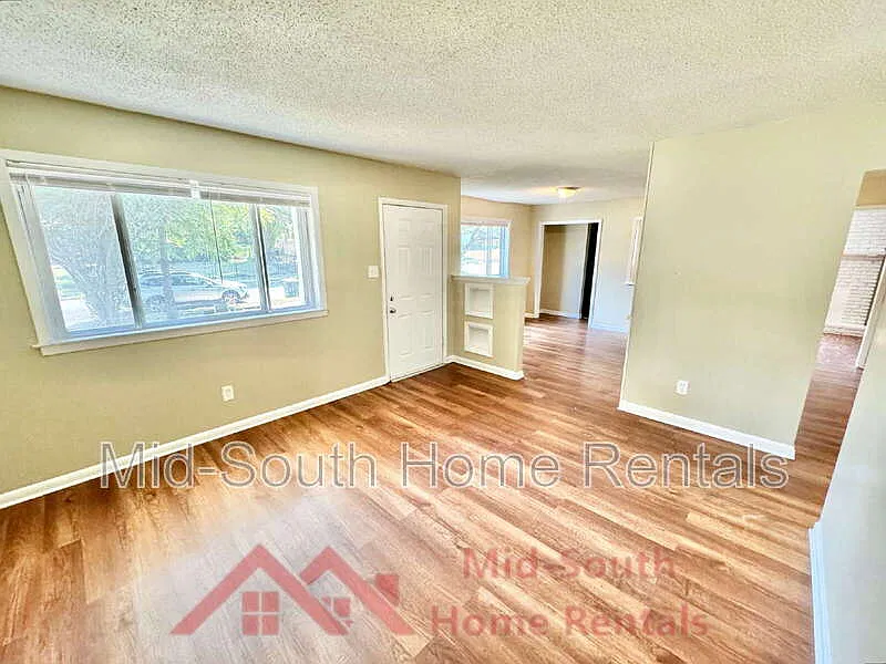 4 bed, 2.0 bath, 2196 sqft, $1,395 — Photo 4