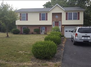 101 Paragon Dr, Bunker Hill, WV 25413