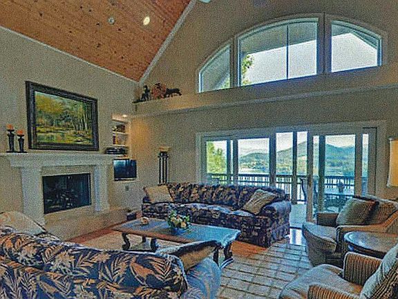 3rd image of 302 Overlook Dr