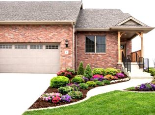 1 Saint Ivans Cir, Bloomington, IL