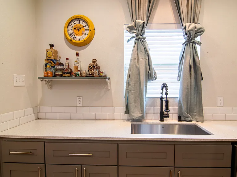 705 W Elsmere Pl — Photo 18
