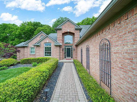 4th image of 2349 River Woods Dr N