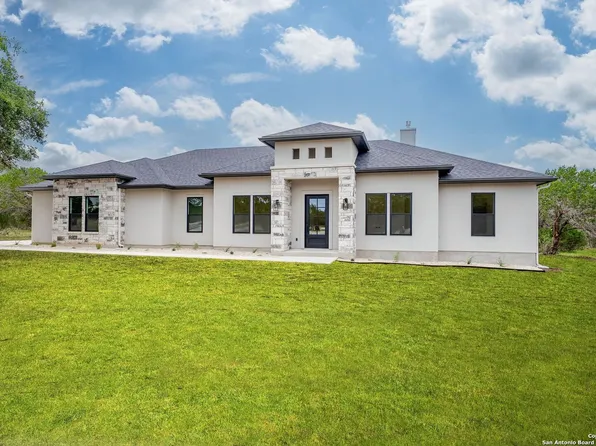 293 Vaquero Dr, Pipe Creek, TX 78063