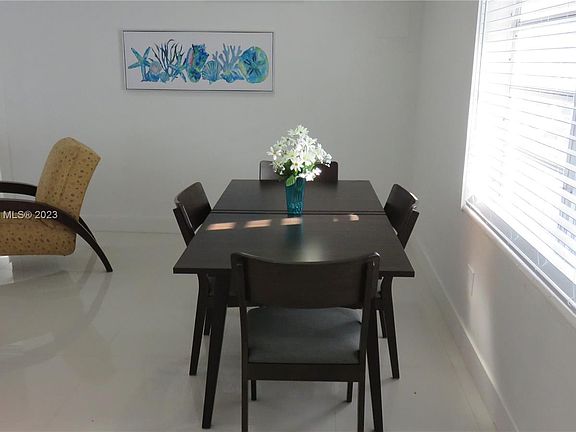5th image of 220 Meridian Ave APT 12