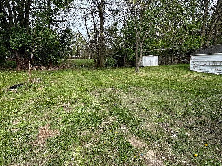 1311 Superior Ave — Photo 12