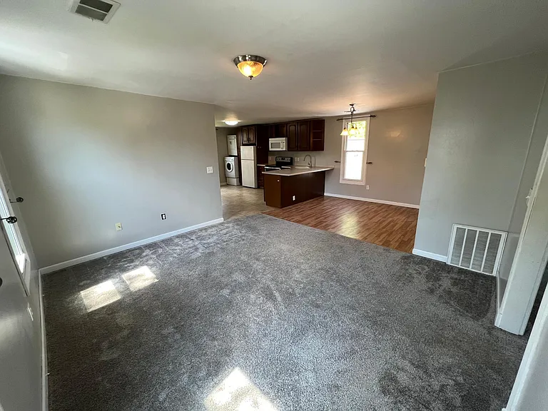 1361 Portland Ave NE #2 — Photo 16