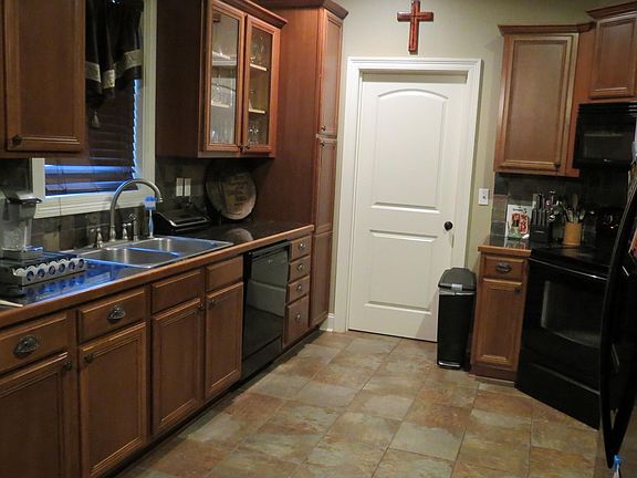 4th image of 210 Forest Creek Dr
