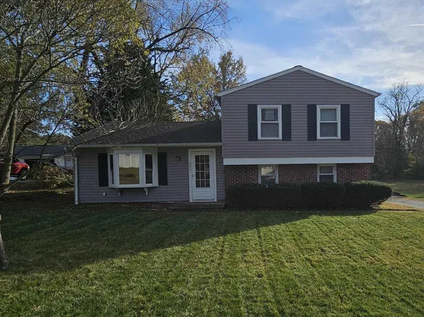 525 W Bryan St, Salem, IL 62881