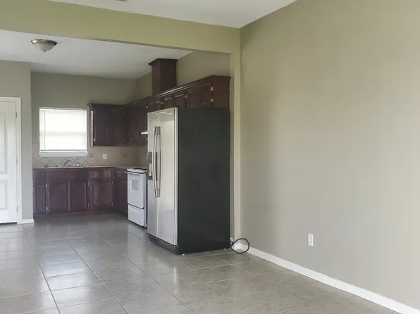 630 Mile 2 1/2 E #5, Mercedes, TX 78570