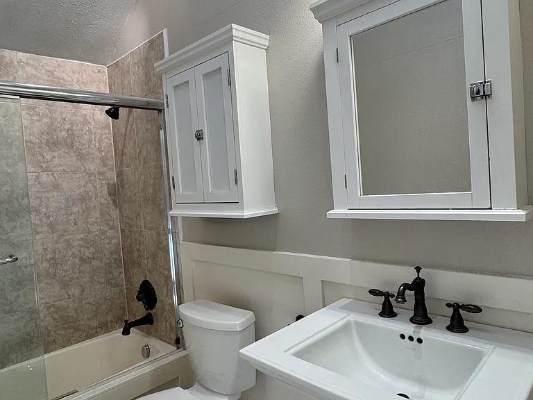 En-Suite Main Bathroom 2nd floor