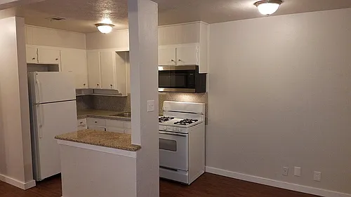 2428 Louise St #7 Photo 1