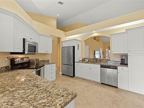 4th image of 20091 Seagrove St Unit 806