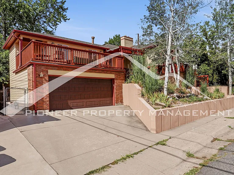 4215 W Byron Pl — Photo 2