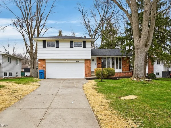 6151 Sherwood Dr, North Olmsted, OH 44070