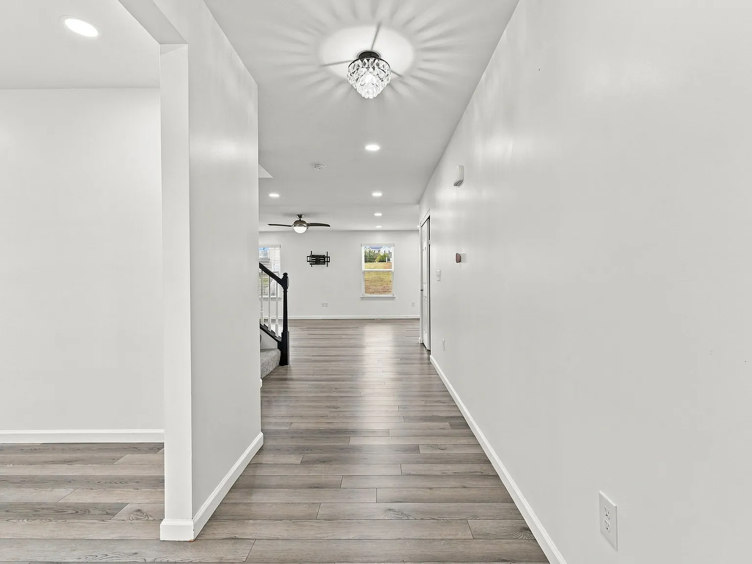 4 bed, 3.5 bath, 3028 sqft, $2,995 — Photo 3