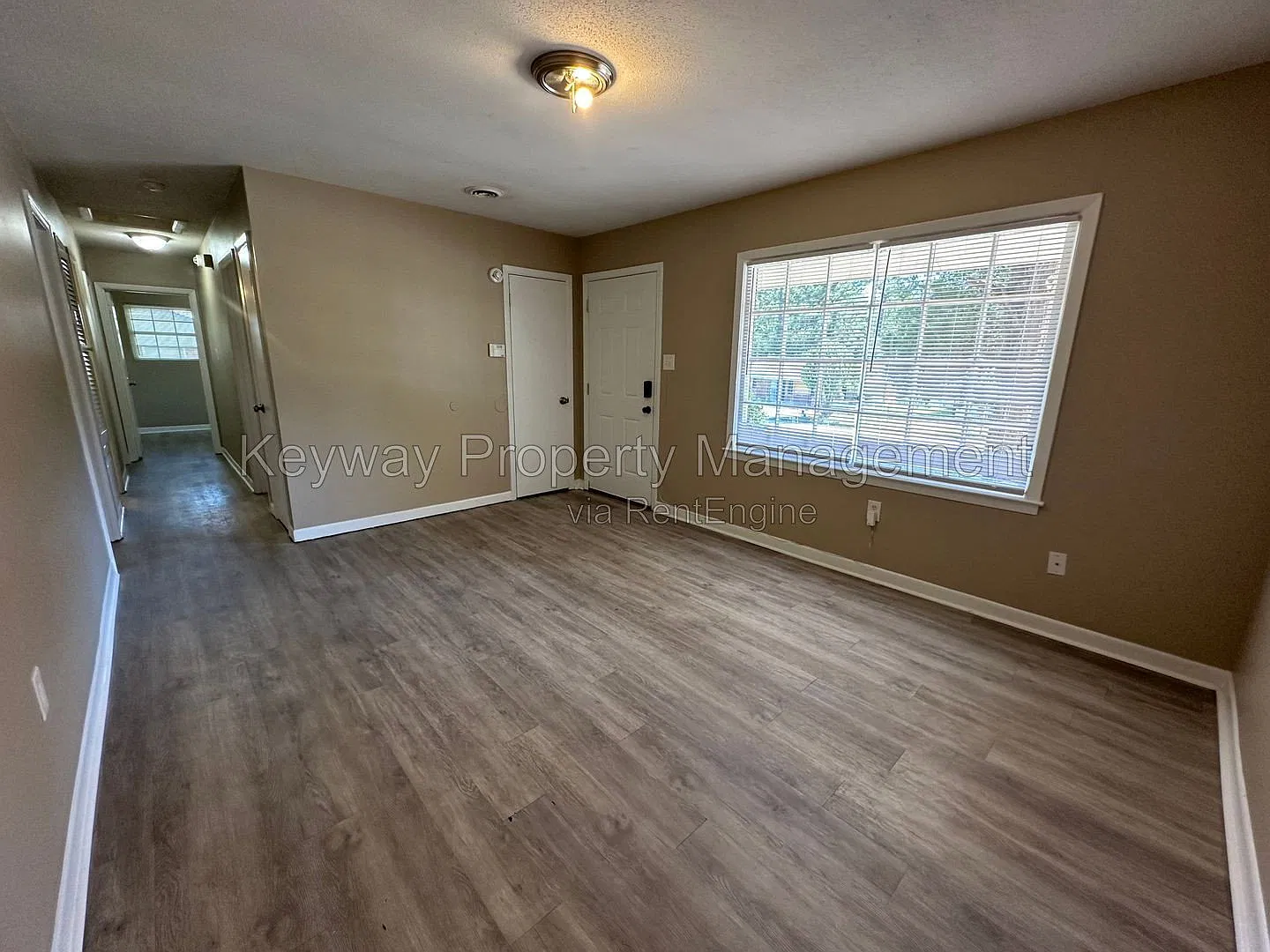 3 bed, 1.5 bath, 1025 sqft, $1,375 — Photo 4