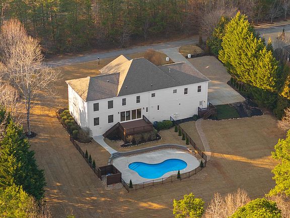 2nd image of 12 Woodvalley Ct