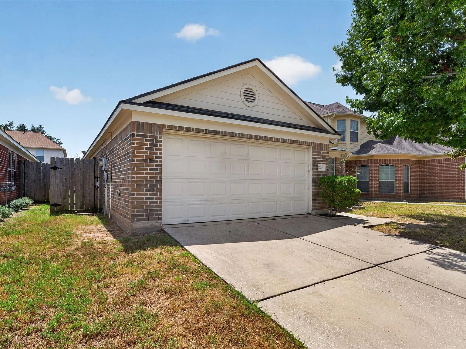 3 bed, 2.0 bath, 1526 sqft, $2,000 — Photo 2