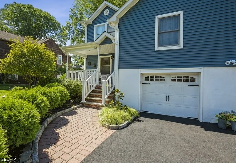 32 Beechwood Rd — Photo 2