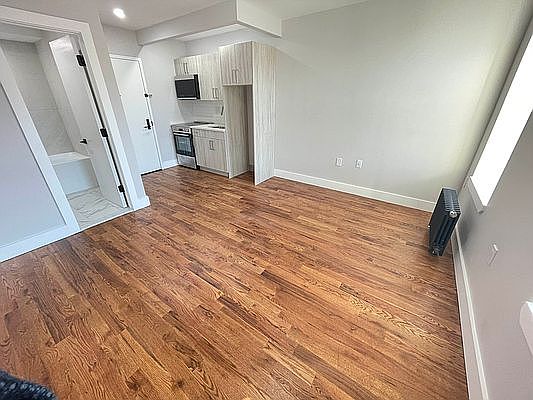 2nd image of 196 Underhill Ave #5E