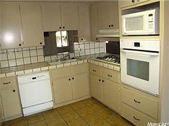 4th image of 232 Hemlock Ave