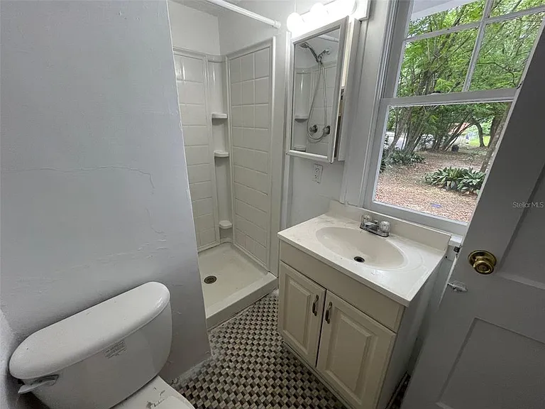 2635 W University Ave — Photo 12