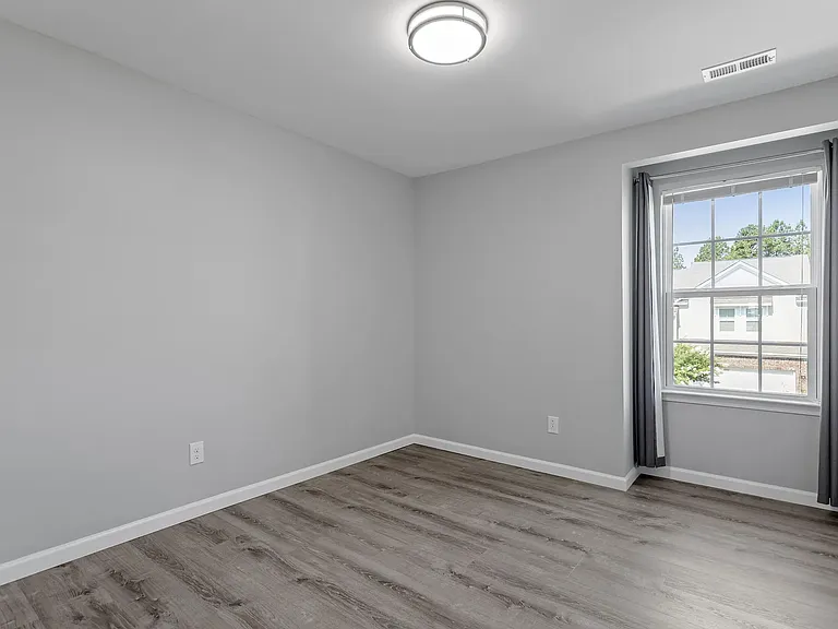 1424 Glenwater Dr — Photo 17