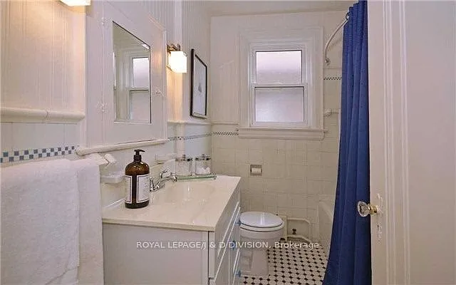 311 Chaplin Cres — Photo 13
