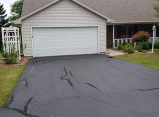 2710 Havenwood Dr #A-4, Oshkosh, WI 54904