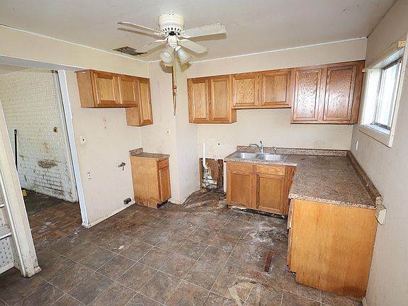 4th image of 4027 Woodvale Dr