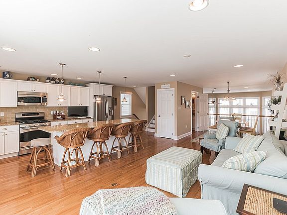 5th image of 4817 West Ave