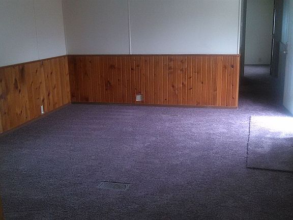 1475256705049-1811230821